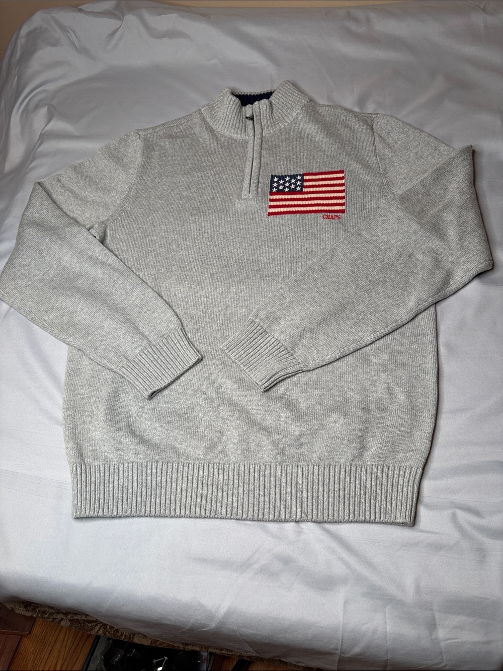Chaps Men’s NWT Light Gray Quarter-Zip Sweater with Flag Size Medium New